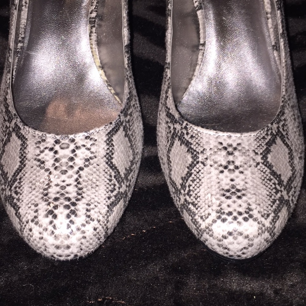 NWOT Anne Klein Sz 8.5M snakeskin 3.5" heels